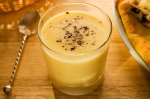 Lassi - indyjski napój z jogurtu, wody i przypraw