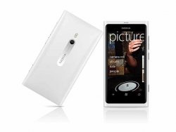 Biała Nokia Lumia 800
